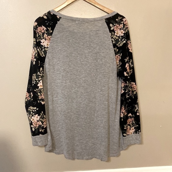 G Mini Floral Long Sleeve Grey Top Size Large Very Soft! - Picture 4 of 7